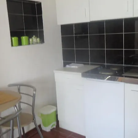 Apartment With Parking Space Stomorska, Solta - 11528