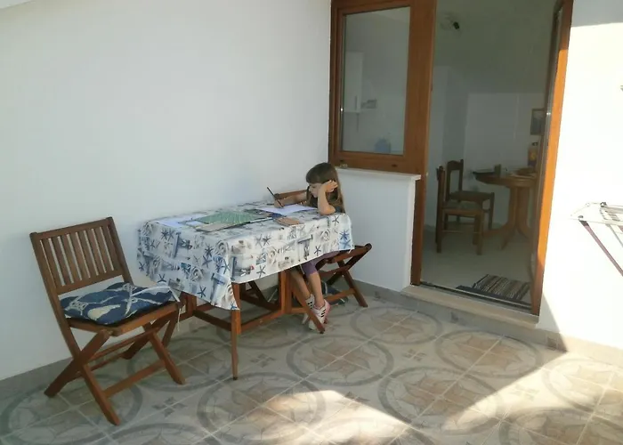 With Parking Space Stomorska, Solta - 11528 Apartment Stomorska