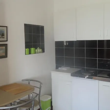 Apartman With Parking Space Stomorska, Solta - 11528